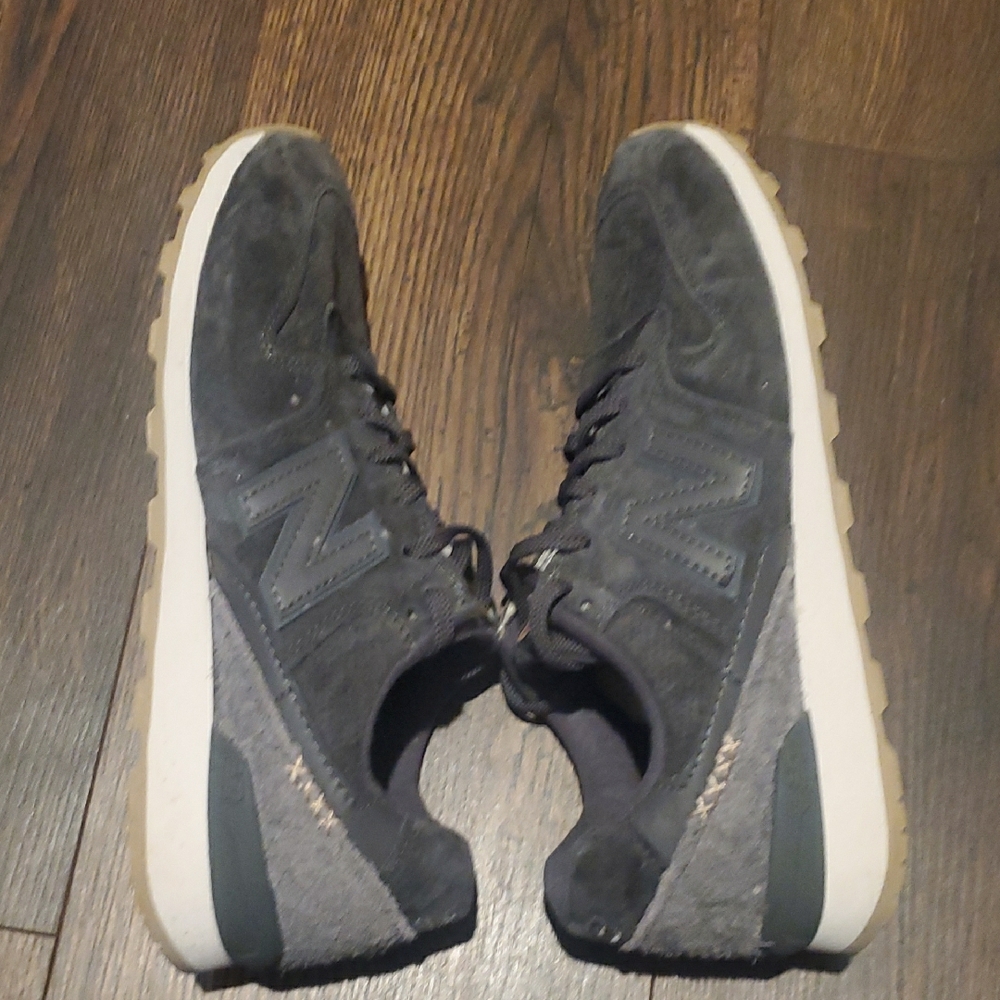 New Balance Womens Dark Gray Suede Sneakers Sz 8